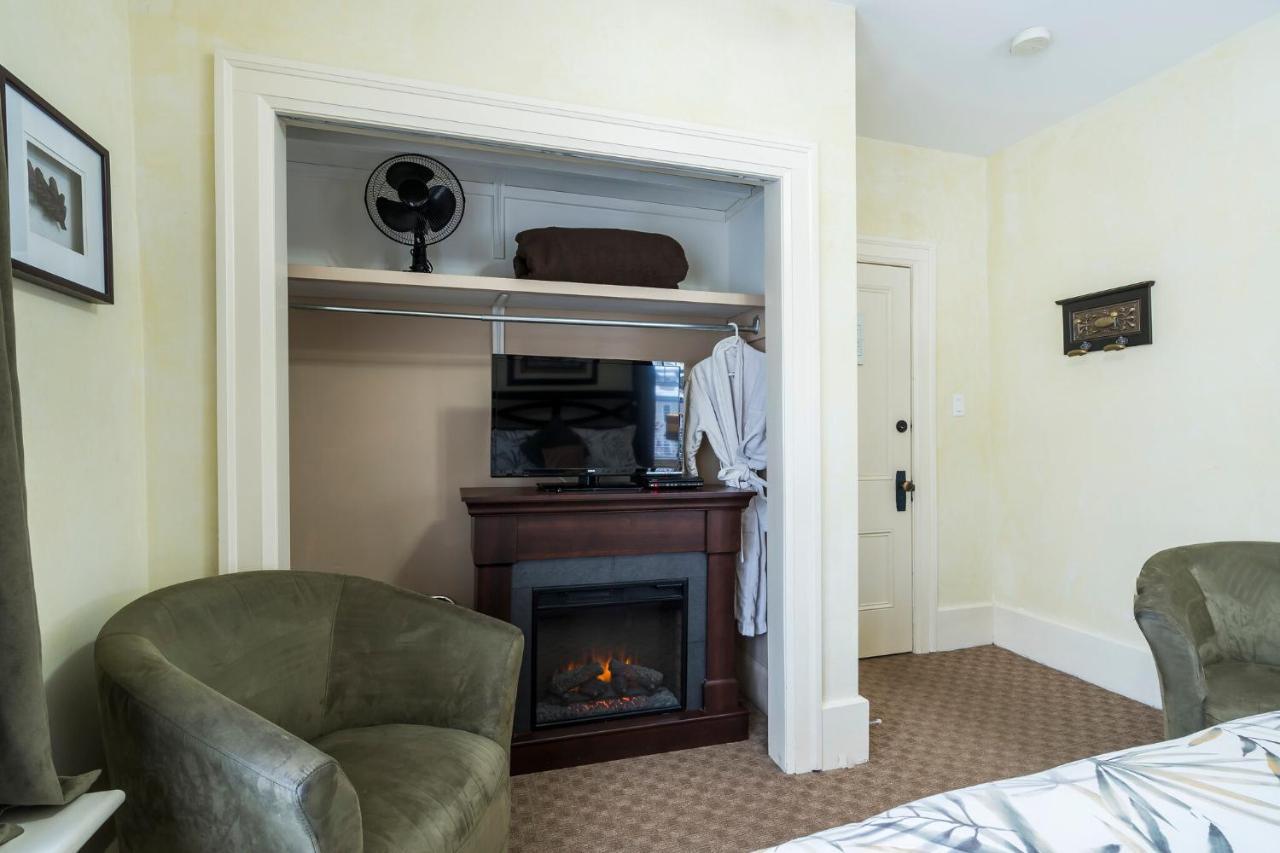 The Inn On Bay Gravenhurst Exterior foto