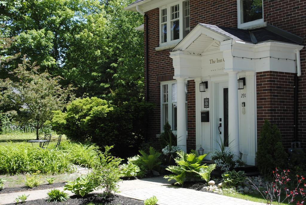 The Inn On Bay Gravenhurst Exterior foto