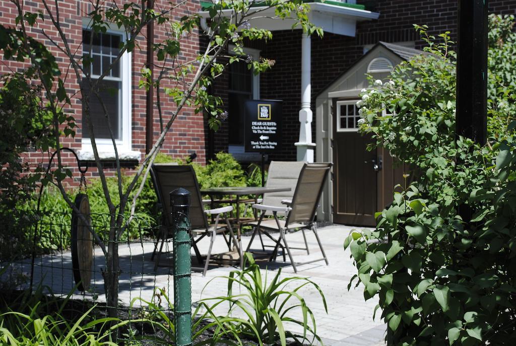 The Inn On Bay Gravenhurst Exterior foto